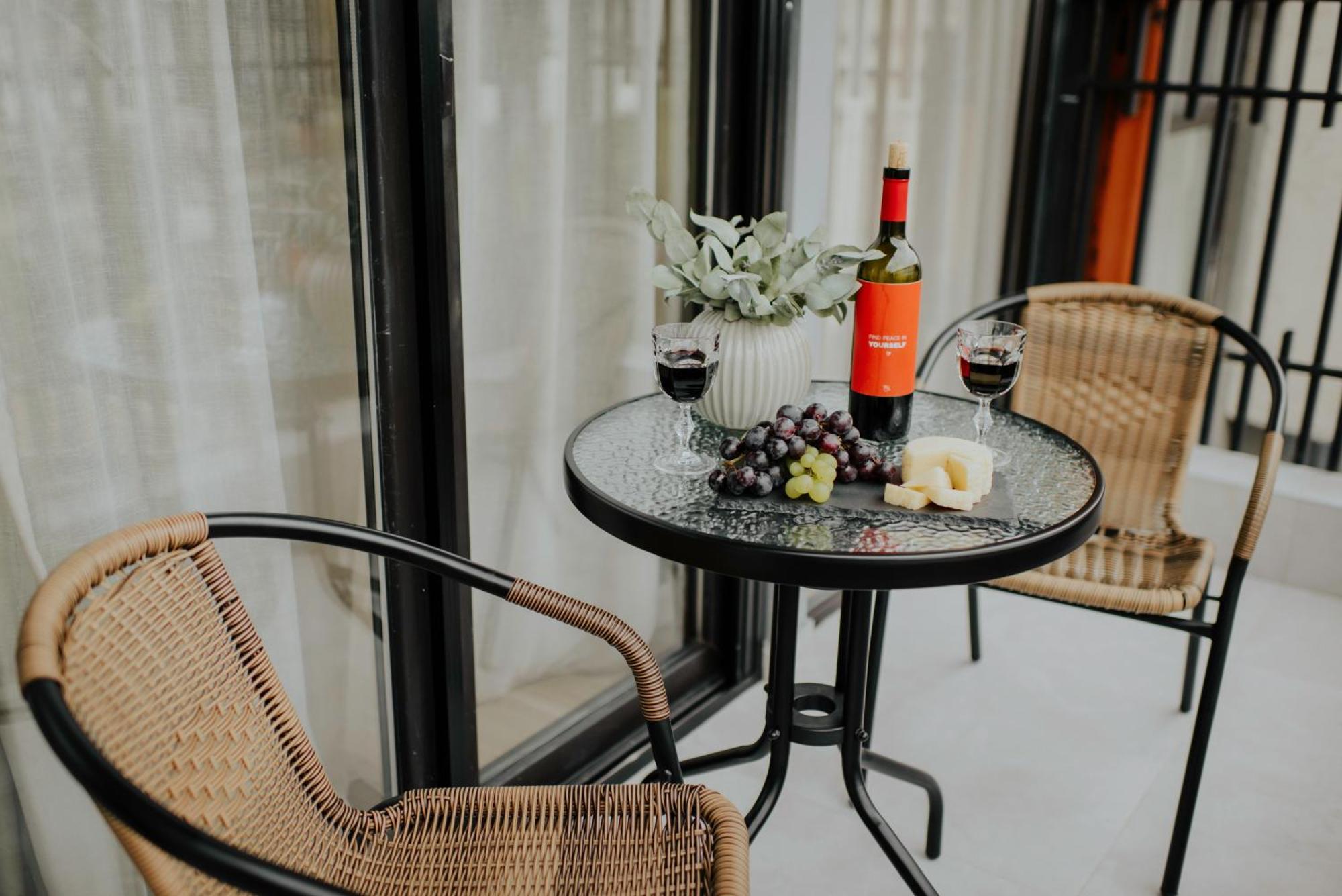 Luxury Inn Grand Residences Tbilisi Buitenkant foto