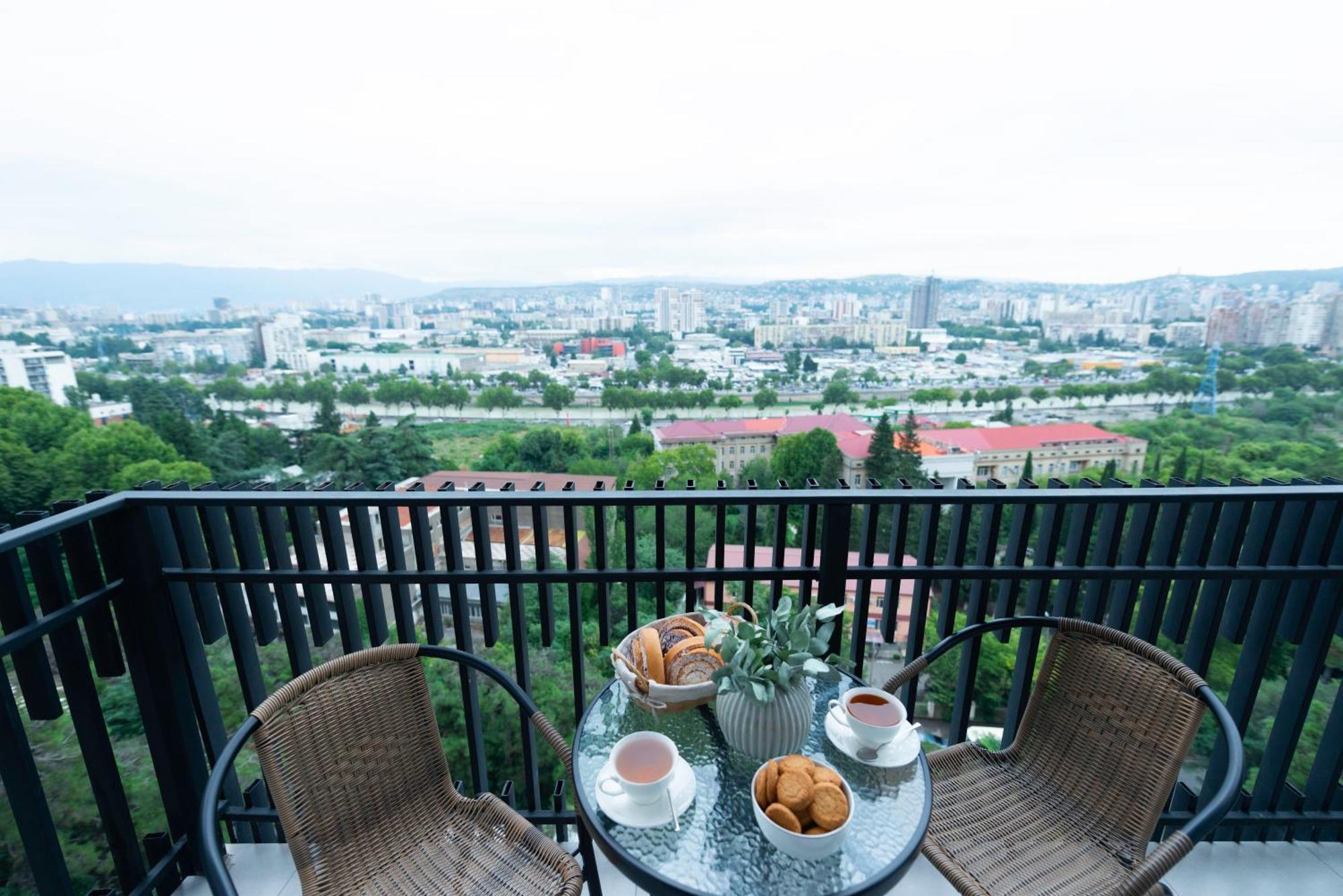 Luxury Inn Grand Residences Tbilisi Buitenkant foto